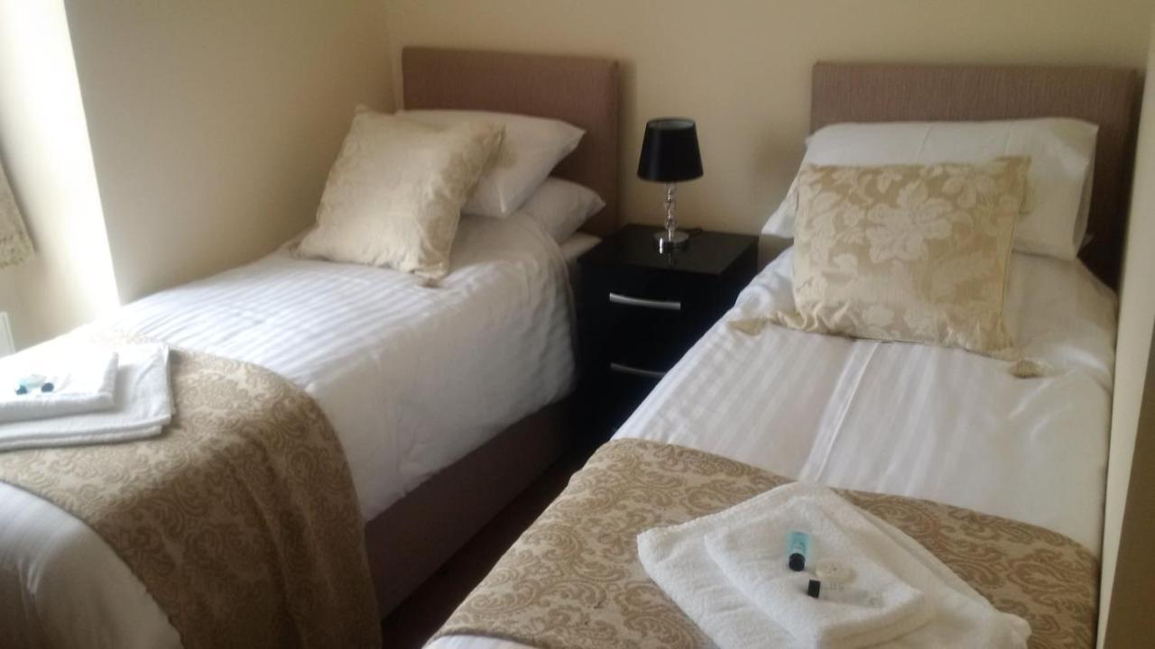 Bed and Breakfast The Edinburgh Castle Holyhead Exterior foto