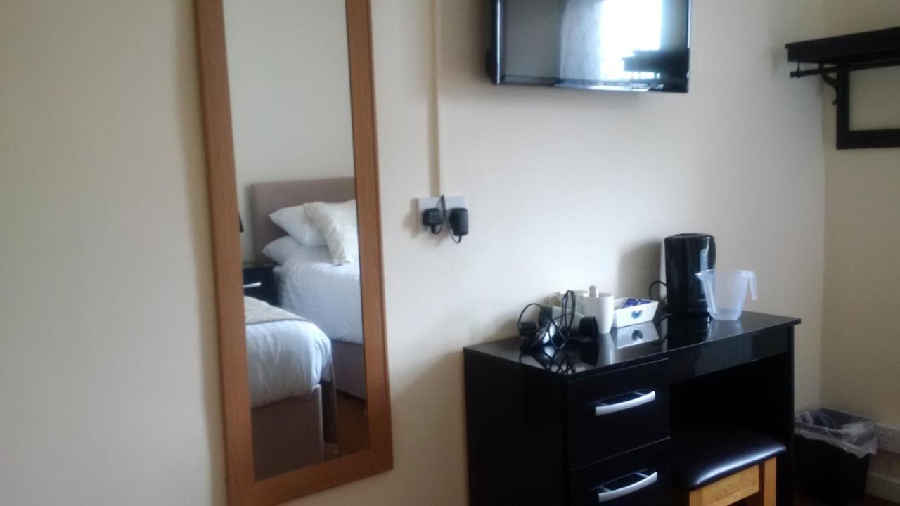 Bed and Breakfast The Edinburgh Castle Holyhead Exterior foto